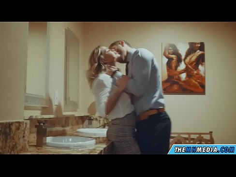 ❤️ وقتی یک بلوند بی تنه شما را در یک دستشویی عمومی اغوا می کند سکس در fa.quizfarmature.ru ﹏
